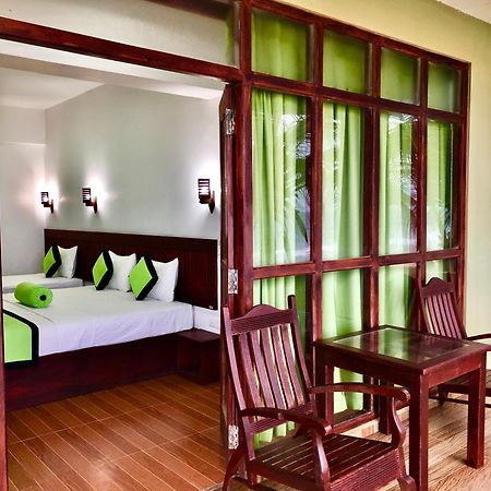 Serenade Beach Hotel Hikkaduwa Quarto foto