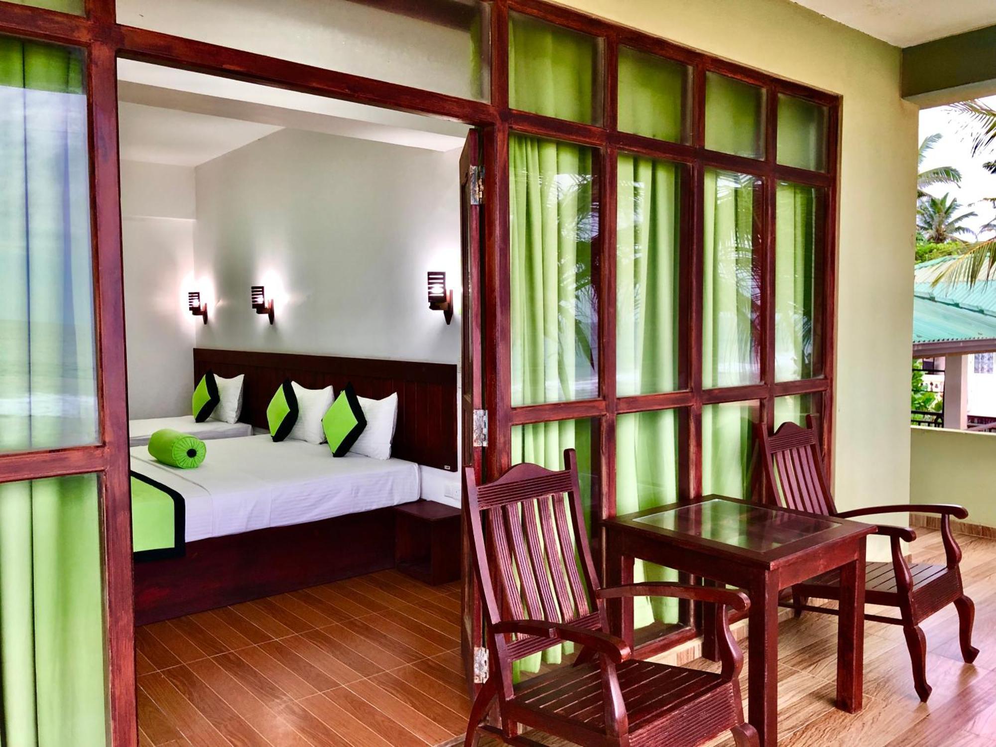 Serenade Beach Hotel Hikkaduwa Quarto foto