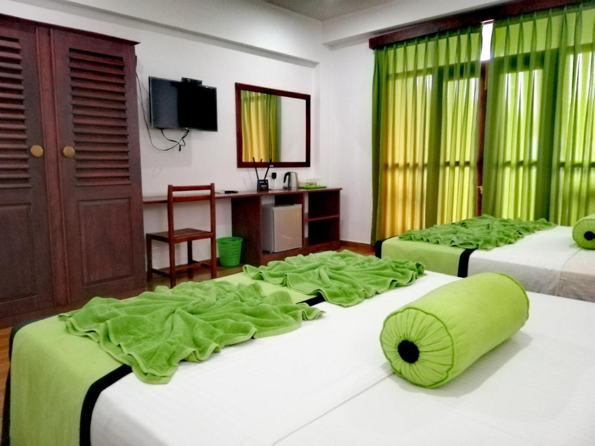 Serenade Beach Hotel Hikkaduwa Exterior foto